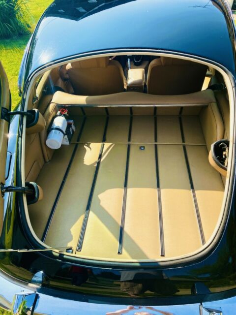 Jaguar E-Type 1970 image number 2