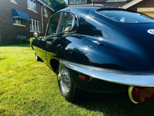 Jaguar E-Type 1970 image number 7