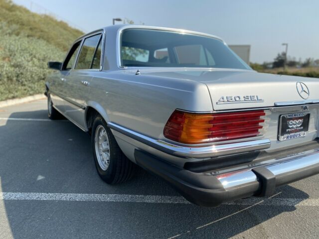 Mercedes-Benz 400-Series 1979 image number 6