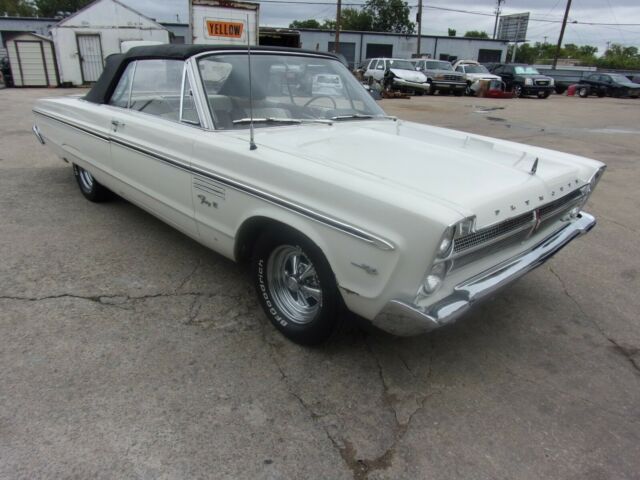Plymouth Fury 1965 image number 32