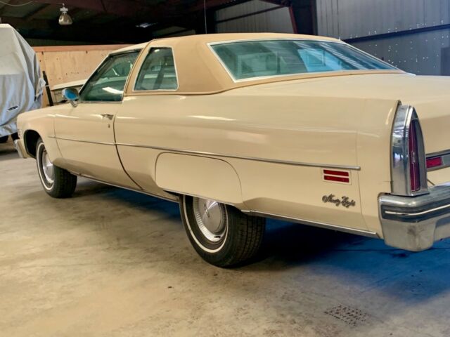 Oldsmobile Ninety-Eight 1976 image number 1