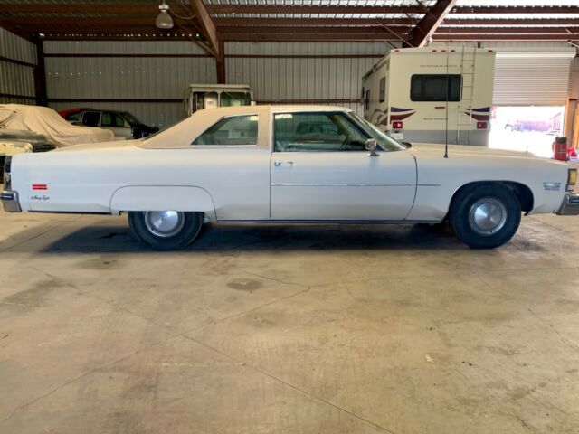 Oldsmobile Ninety-Eight 1976 image number 10