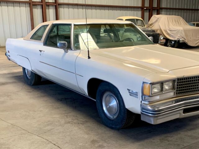 Oldsmobile Ninety-Eight 1976 image number 25