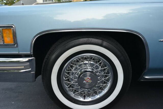 Cadillac DeVille 1976 image number 1