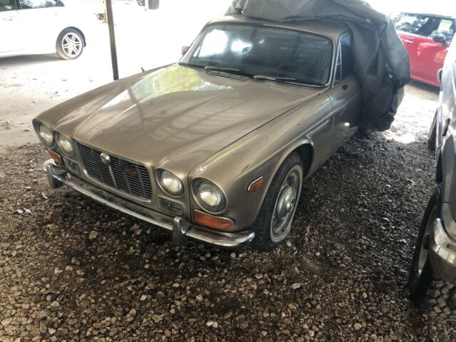 Jaguar XJ6 1971 image number 15