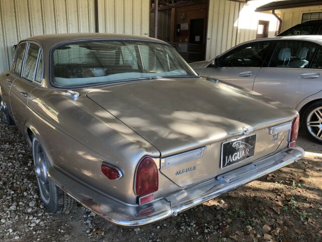 Jaguar XJ6 1971 image number 3