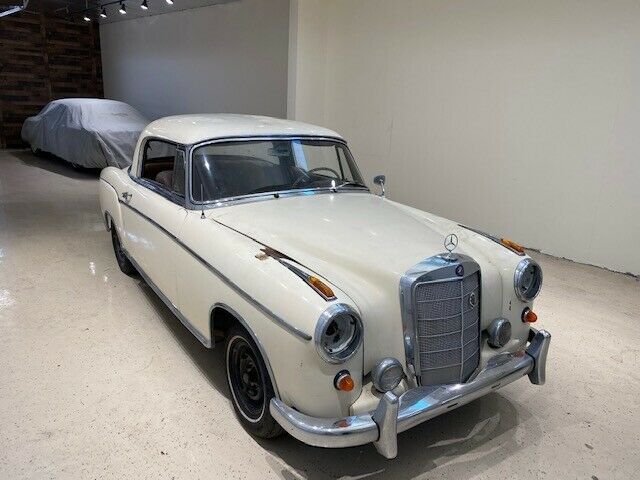 Mercedes-Benz 200-Series 1960 image number 0