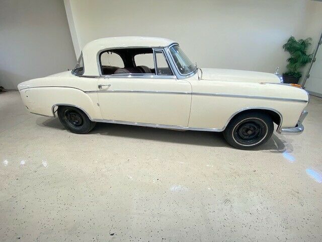 Mercedes-Benz 200-Series 1960 image number 24