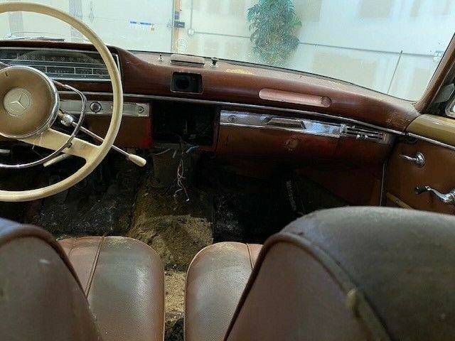 Mercedes-Benz 200-Series 1960 image number 36