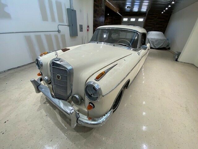Mercedes-Benz 200-Series 1960 image number 5