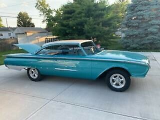 Ford Galaxie 1960 image number 2