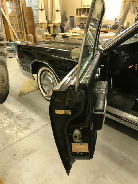 Lincoln Continental 1966 image number 18