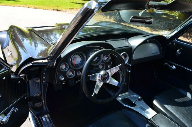 Chevrolet Corvette 1963 image number 25