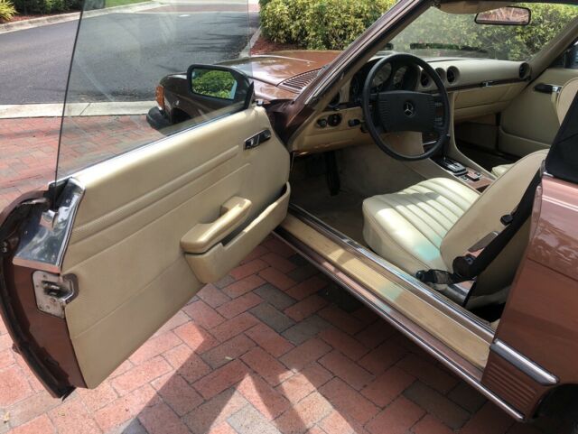 Mercedes-Benz SL-Class 1979 image number 17