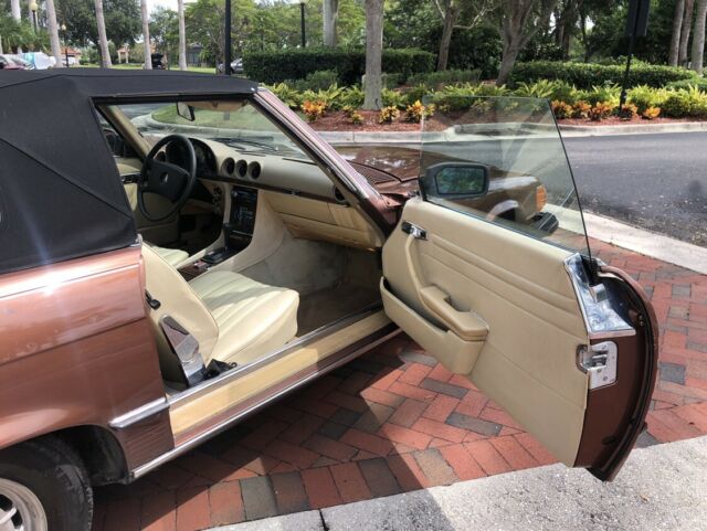Mercedes-Benz SL-Class 1979 image number 18