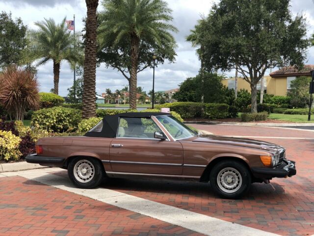 Mercedes-Benz SL-Class 1979 image number 27
