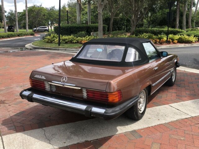 Mercedes-Benz SL-Class 1979 image number 28