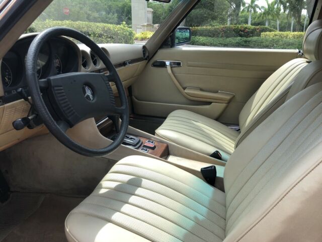 Mercedes-Benz SL-Class 1979 image number 32