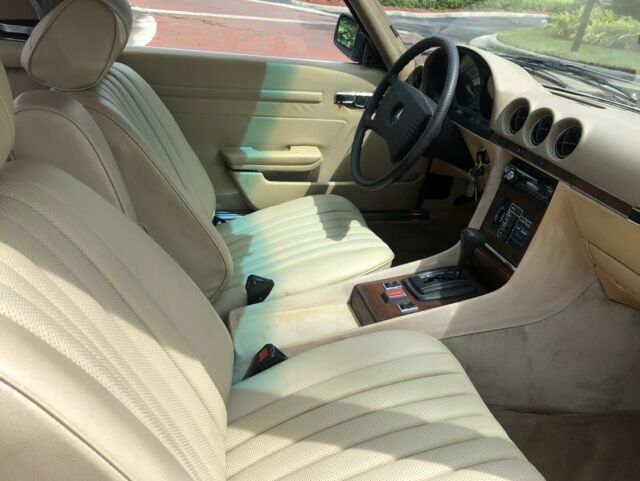 Mercedes-Benz SL-Class 1979 image number 35