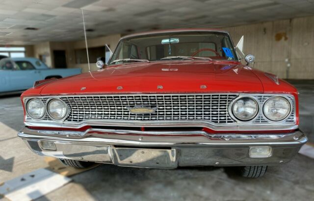 Ford Galaxie 1963 image number 2