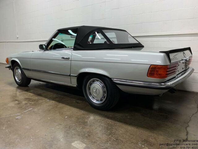 Mercedes-Benz SL-Class 1973 image number 20