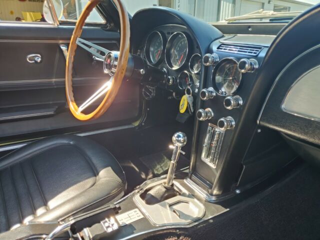 Chevrolet Corvette 1967 image number 14