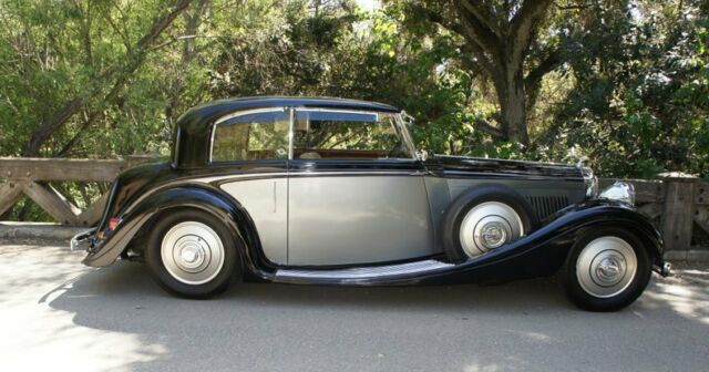 Bentley 4 1/4 Litre H.J. Mulliner Sports Coupe 1938 image number 1