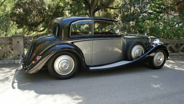 Bentley 4 1/4 Litre H.J. Mulliner Sports Coupe 1938 image number 2