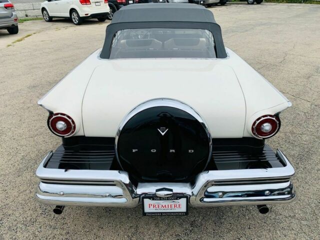 Ford Fairlane 1957 image number 19