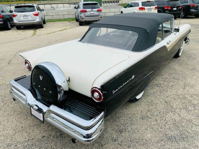 Ford Fairlane 1957 image number 21