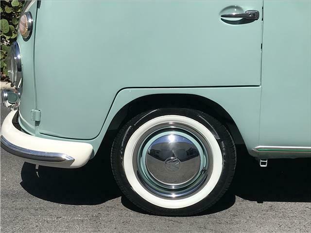 Volkswagen Bus/Vanagon 1974 image number 18
