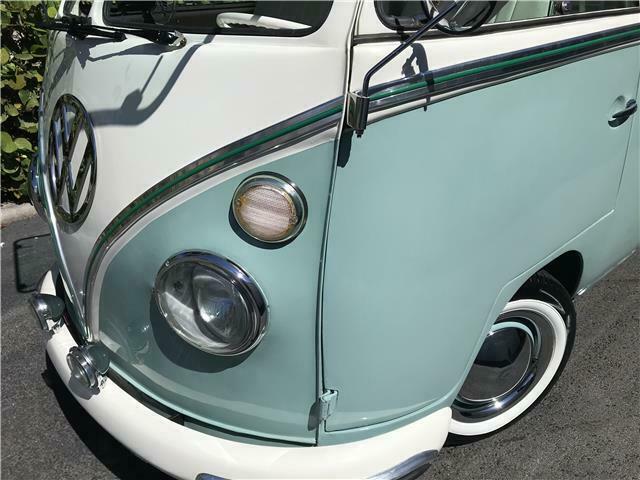 Volkswagen Bus/Vanagon 1974 image number 2