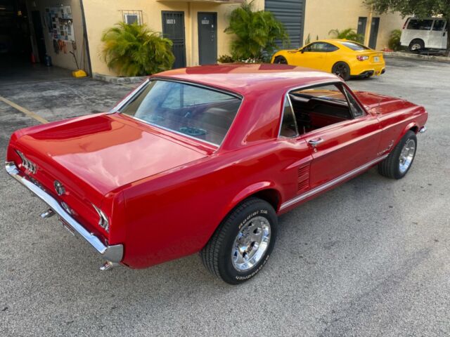 Ford Mustang 1967 image number 24