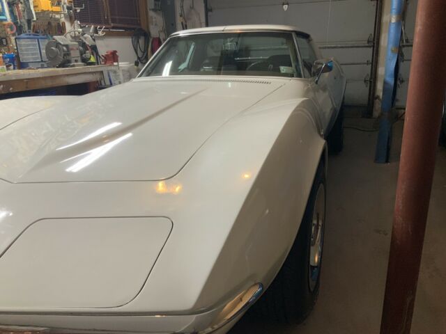 Chevrolet Corvette 1972 image number 11