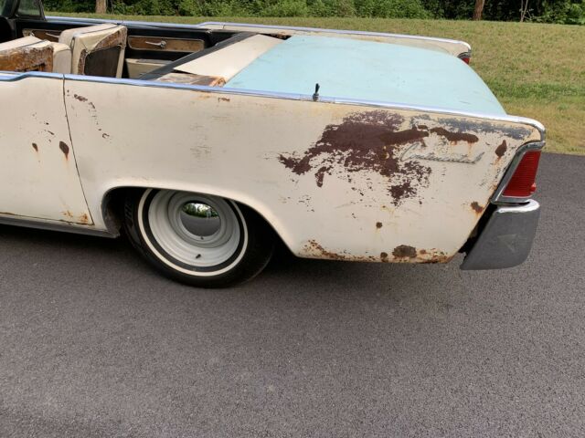 Lincoln Continental 1962 image number 9