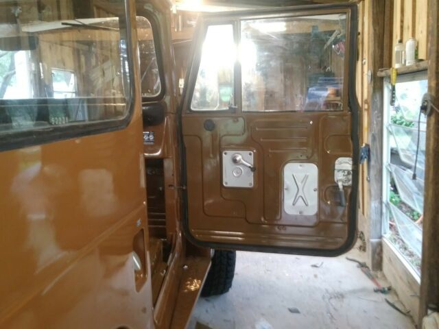 Toyota FJ Cruiser 1974 image number 4