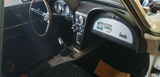 Chevrolet Corvette 1963 image number 12