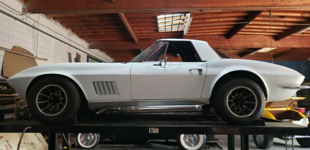 Chevrolet Corvette 1963 image number 14