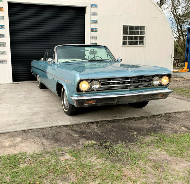 Oldsmobile Cutlass 1963 image number 2