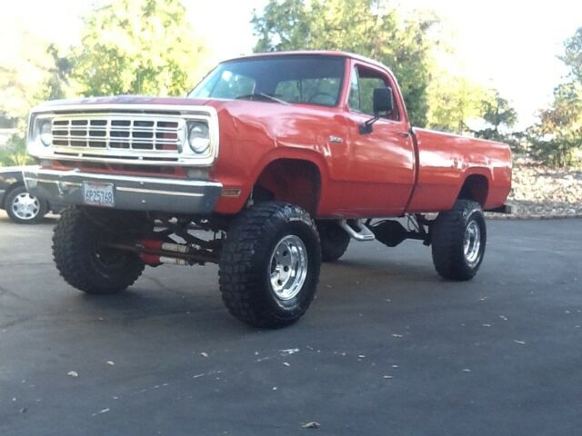 Dodge Power Wagon 1976 image number 1