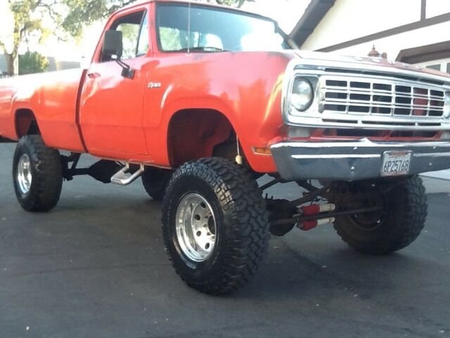 Dodge Power Wagon 1976 image number 2