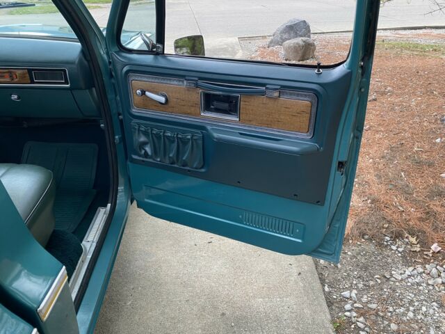 Chevrolet C-10 1977 image number 35