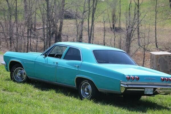 Chevrolet Impala 1965 image number 1