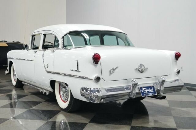 Oldsmobile Eighty-Eight 1954 image number 10