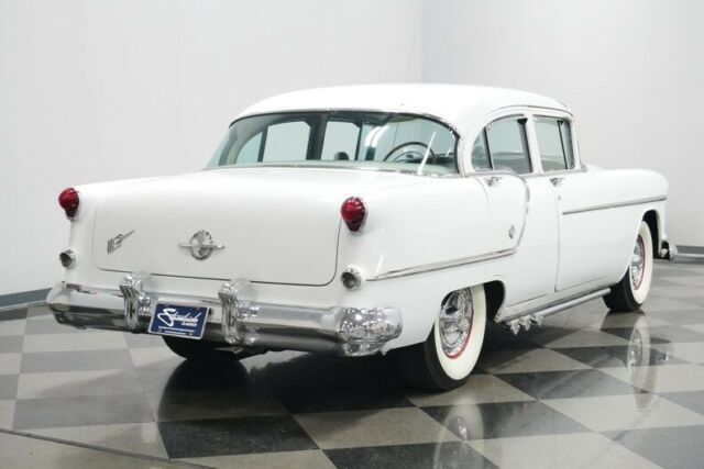 Oldsmobile Eighty-Eight 1954 image number 13