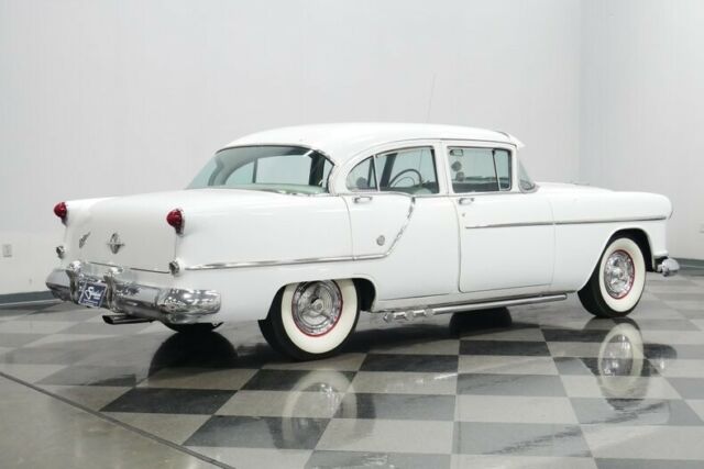 Oldsmobile Eighty-Eight 1954 image number 14