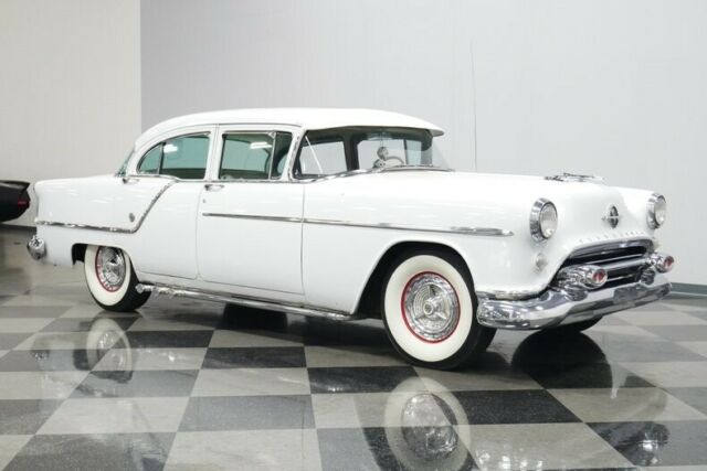 Oldsmobile Eighty-Eight 1954 image number 17