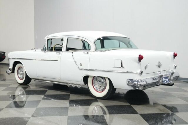 Oldsmobile Eighty-Eight 1954 image number 33