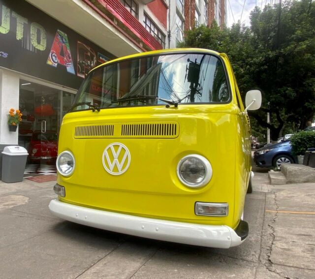 Volkswagen bus 1970 image number 1