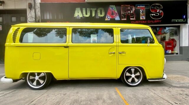 Volkswagen bus 1970 image number 26